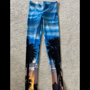New Palm tree beach sunset yoga pants leggings size Small. Amazing vivid…